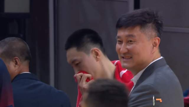 KAIYUNAPP-超级大冷门！广东狂输上海40分，徐杰哑火，杜锋却露出诡异笑容