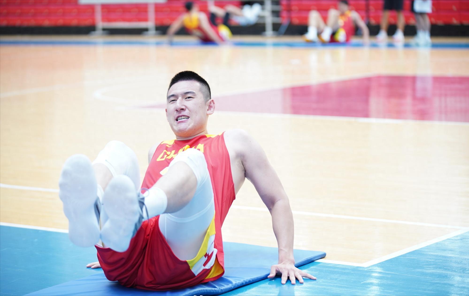 开云体育-4人告别国家队！付豪输给两人，周琦队友没位置，李祥波任务结束